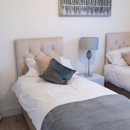 Lovely 2 Bed Penthouse In Loughton Central Location Διαμέρισμα Εξωτερικό φωτογραφία