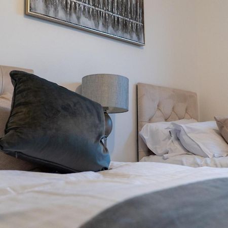Lovely 2 Bed Penthouse In Loughton Central Location Διαμέρισμα Εξωτερικό φωτογραφία