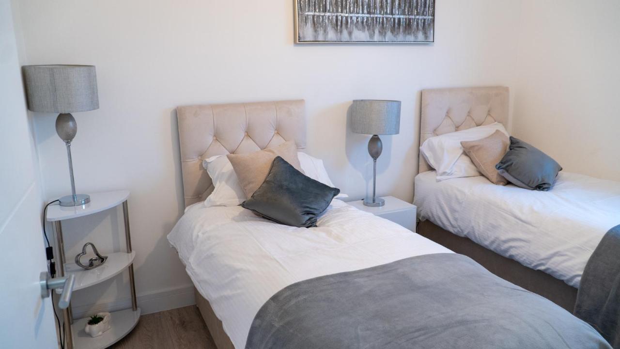 Lovely 2 Bed Penthouse In Loughton Central Location Διαμέρισμα Εξωτερικό φωτογραφία