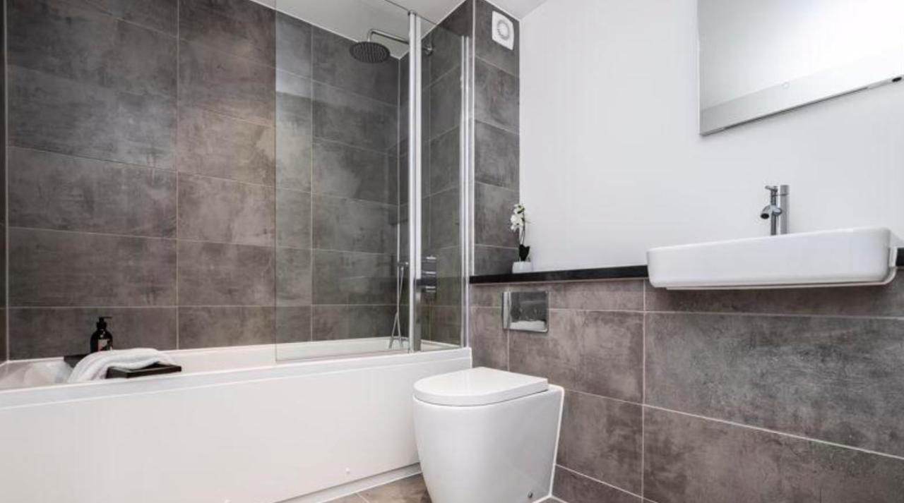 Lovely 2 Bed Penthouse In Loughton Central Location Διαμέρισμα Εξωτερικό φωτογραφία