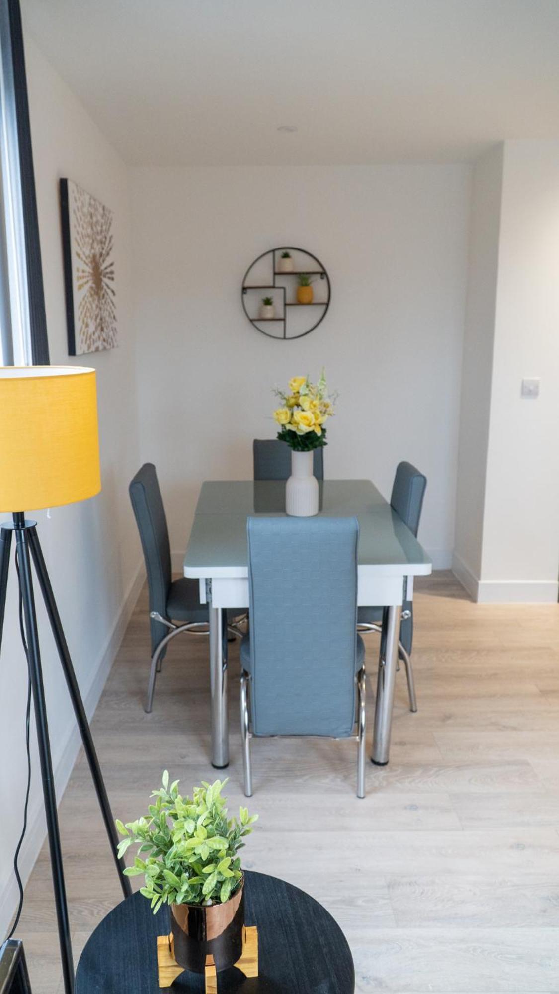 Lovely 2 Bed Penthouse In Loughton Central Location Διαμέρισμα Εξωτερικό φωτογραφία